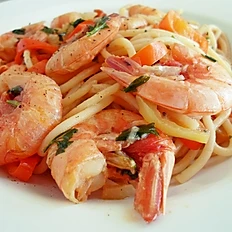 Shrimps in tomato sauce and spaghetti